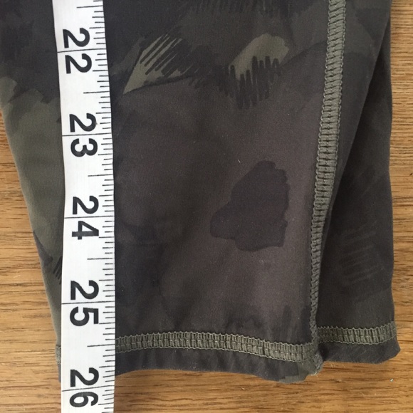 Vuori Green (Camo-ish Print) Leggings with pocket - Picture 7 of 7